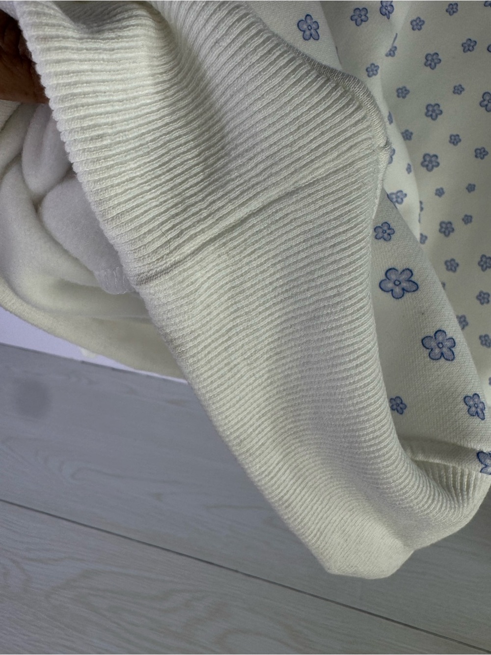 SUNKISSED COCONUT White Lilo Blue Floral Sweatshirt size large - Picture 5 of 6
